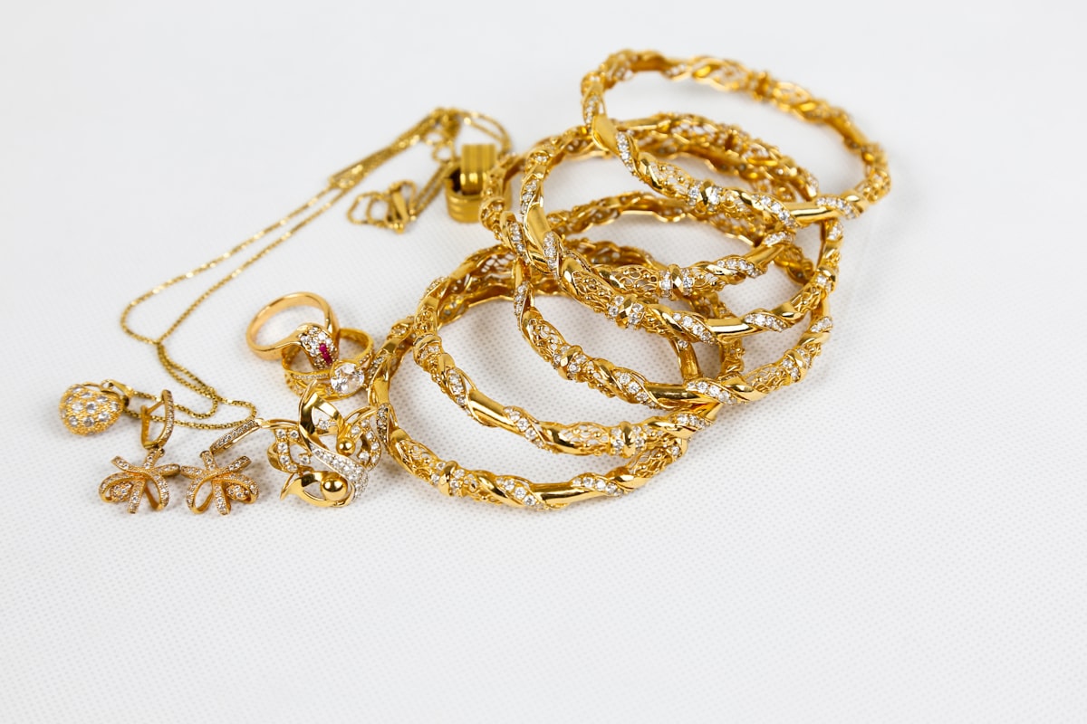 Gold chain necklace - Classique Jewelry Inc.