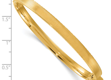 14k Polished Diamond-Cut Textured Hinged Oval Bangle Bracelet