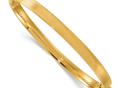 14k Polished Diamond-Cut Textured Hinged Oval Bangle Bracelet