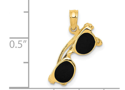 14K gold claddagh pendant, further view